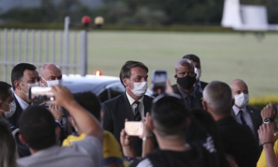 Presidente Jair Bolsonaro com apoiadores Foto Marcello Casal