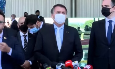 Presidente Jair Bolsonaro em reunião com poderes