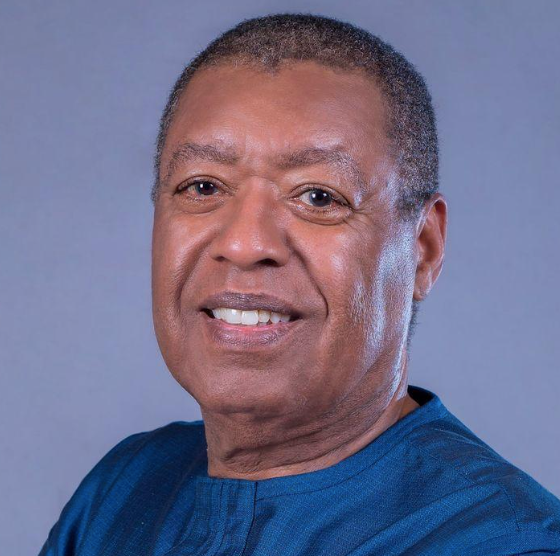 Ron Kenoly, cantor que revolucionou a música cristã contemporânea, morre aos 81 anos