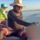 "Coisa de Deus": após mudança de rota, pescadores resgatam banhista se afogando