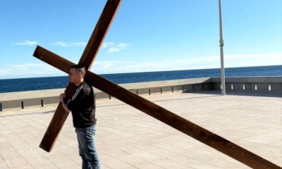 Evangelista carregando cruz é expulso de Mônaco pela Polícia