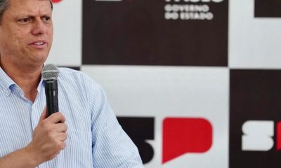 Inquérito de Moraes contra Flávio é coação, diz Tarcísio de Freitas