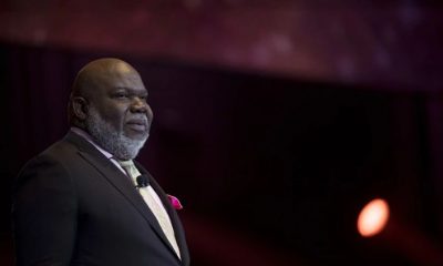 TD Jakes nega acusação de ter tentado beijar pastor de jovens