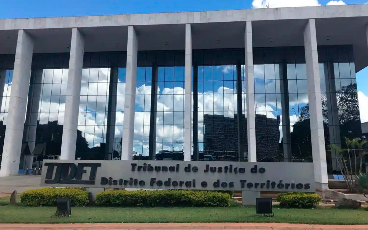 Justiça restringe cultos domésticos e liga alerta para células e grupos pequenos