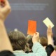 Uma votação em uma reunião da Igreja no País de Gales.