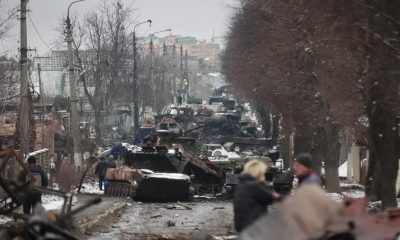 Restos de veículos militares nos arredores de Kiev