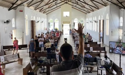 Wellington ministrando culto na Igreja Batista do Pinheiro, em Maceió