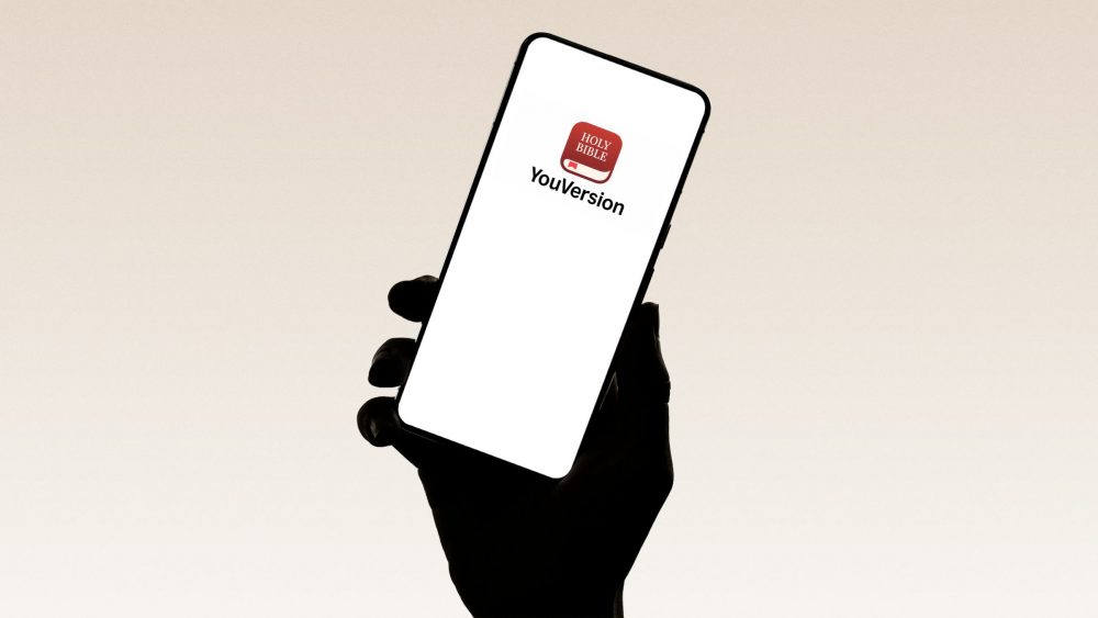 Tradução polêmica em app da Bíblia revolta usuários